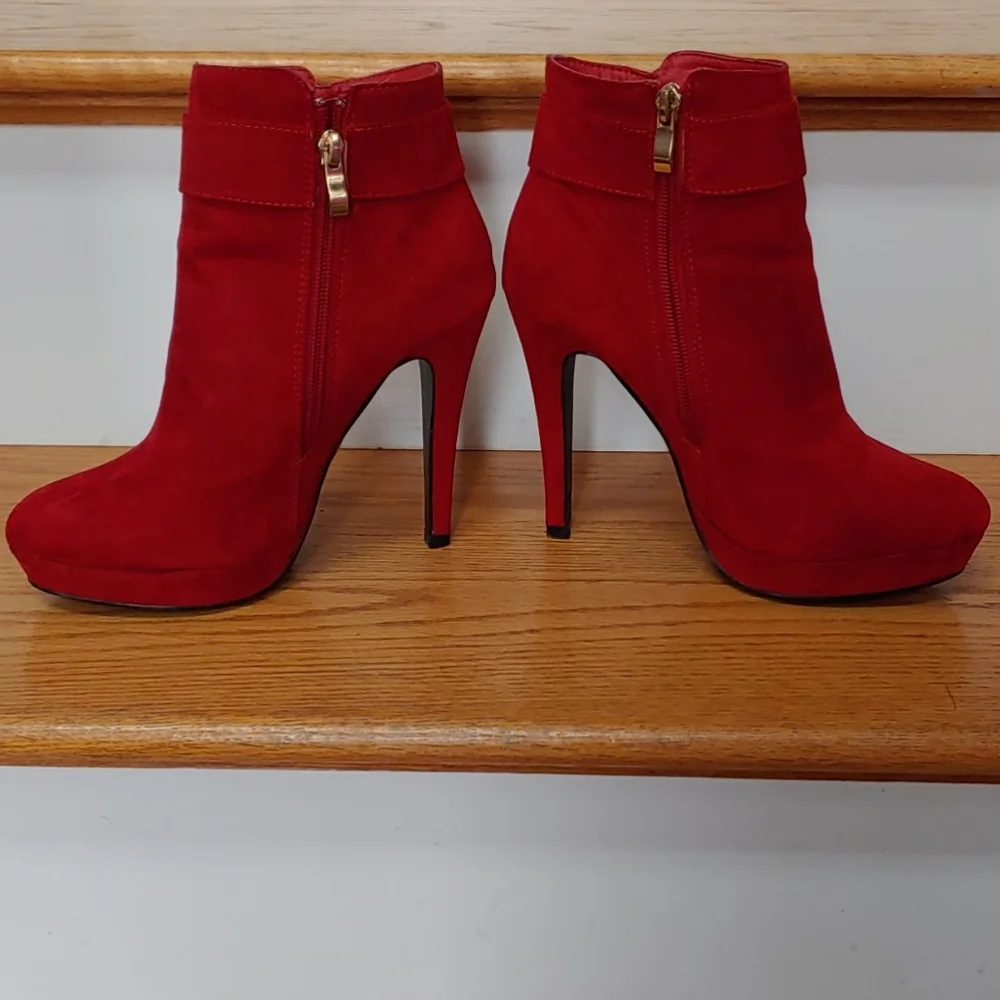 Heels - Picture 2 of 4